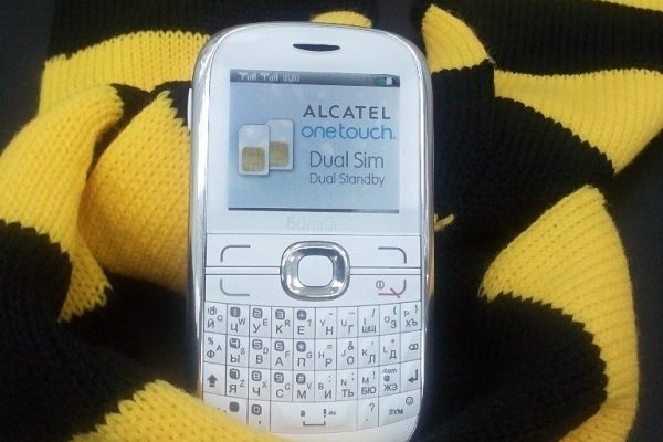 Телефоны в билайне центральном. Телефон Билайн Dual. Билайн Dual Alcatel 385dx. Телефон Билайн кнопочный. Билайн QWERTY.