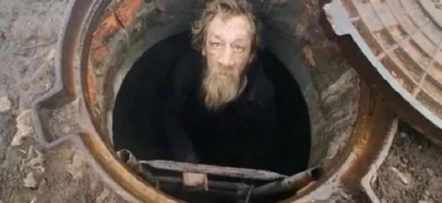 Мужик, живший в канализации Тольятти, проходит адаптацию в приюте